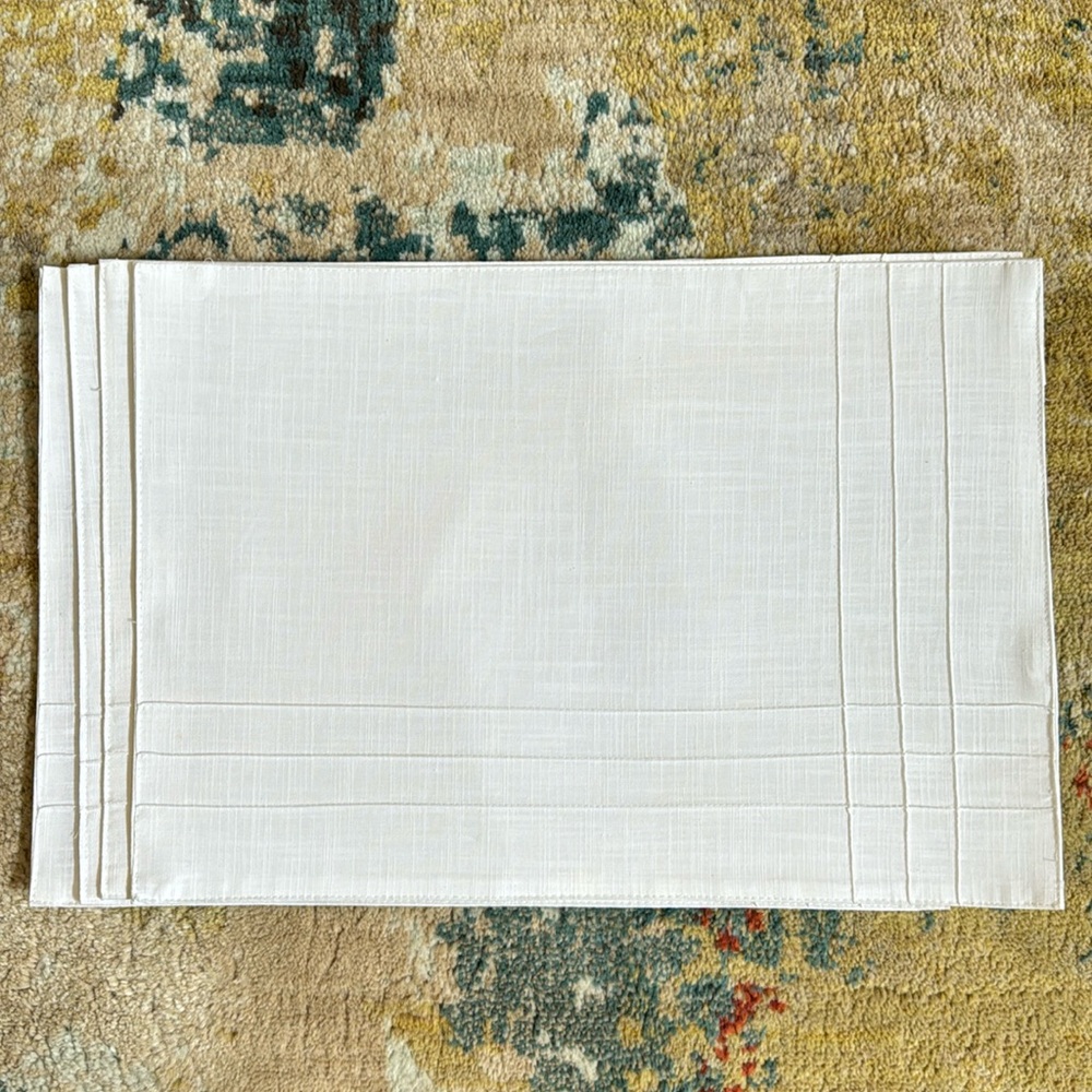 Pier 1 set of 4 white 100% cotton placemats